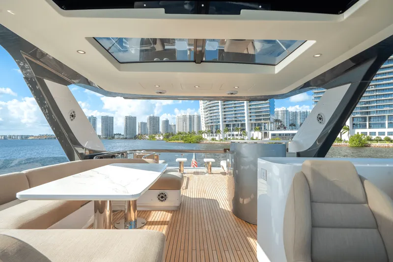 Slide: The Image of Azimut 78 FLY 2024 - 53