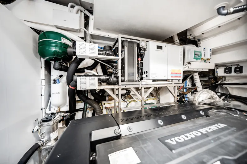 Slide: The Image of Azimut 78 FLY 2024 - 61