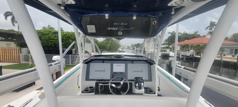 Slide: The Image of Nortech 390 Sport Center Console 2016 - 15