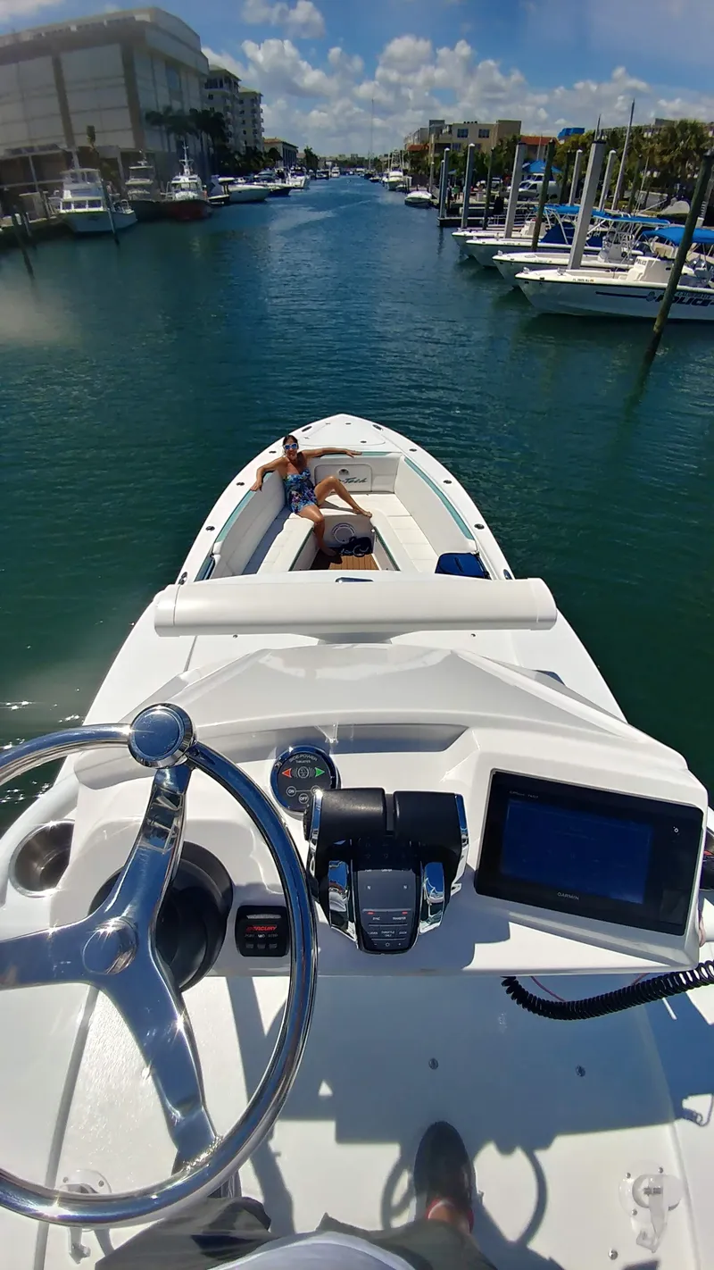 Slide: The Image of Nortech 390 Sport Center Console 2016 - 11