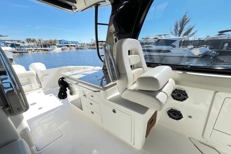 Slide: The Image of Boston Whaler 380 REALM 2023 - 11