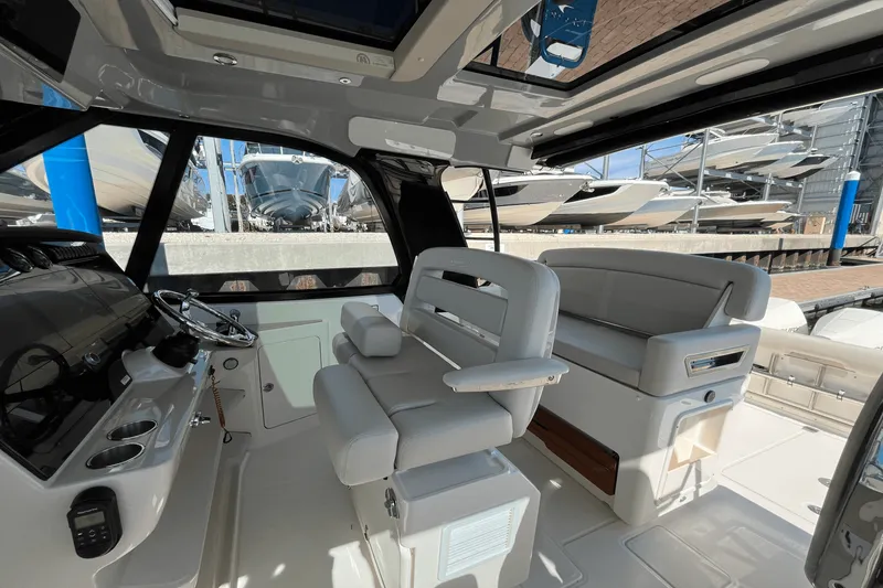 Slide: The Image of Boston Whaler 380 REALM 2023 - 12