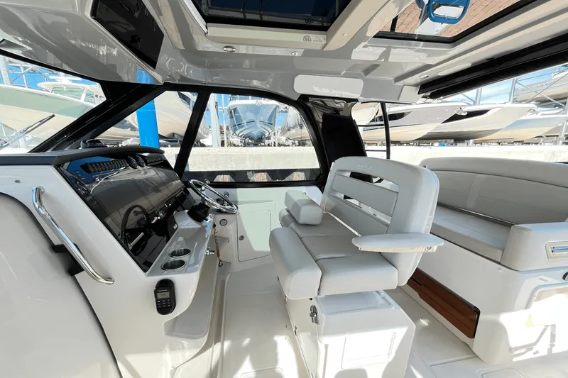 Slide: The Image of Boston Whaler 380 REALM 2023 - 13
