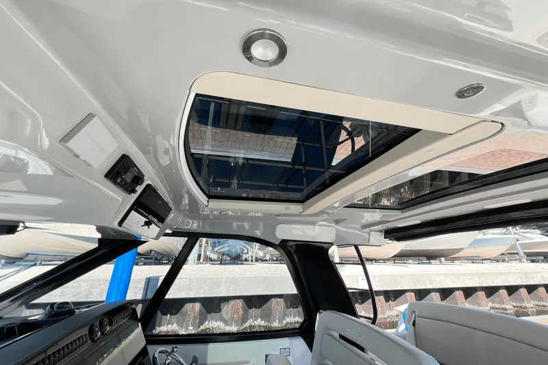 Slide: The Image of Boston Whaler 380 REALM 2023 - 14