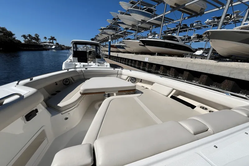 Slide: The Image of Boston Whaler 380 REALM 2023 - 20