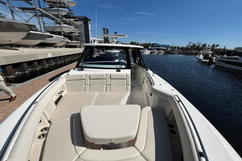 Slide: The Image of Boston Whaler 380 REALM 2023 - 22