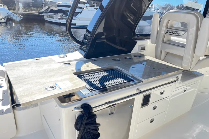 Slide: The Image of Boston Whaler 380 REALM 2023 - 25
