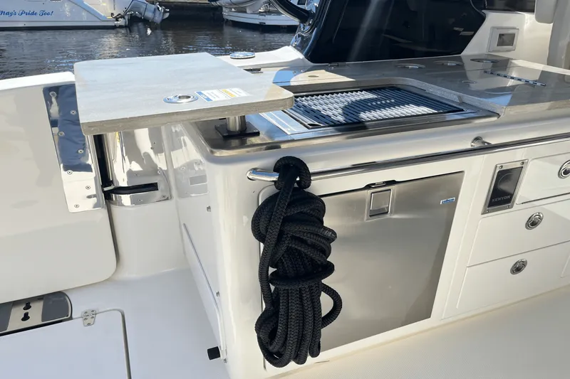 Slide: The Image of Boston Whaler 380 REALM 2023 - 26