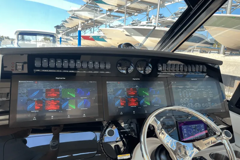 Slide: The Image of Boston Whaler 380 REALM 2023 - 27