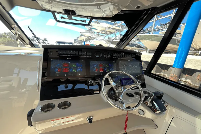 Slide: The Image of Boston Whaler 380 REALM 2023 - 28