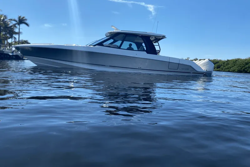 Slide: The Image of Boston Whaler 380 REALM 2023 - 4
