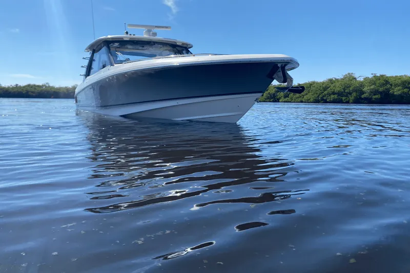 Slide: The Image of Boston Whaler 380 REALM 2023 - 5