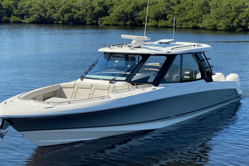 Slide: The Image of Boston Whaler 380 REALM 2023 - 7