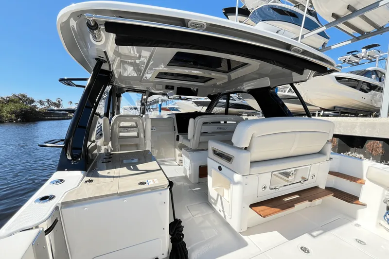 Slide: The Image of Boston Whaler 380 REALM 2023 - 9
