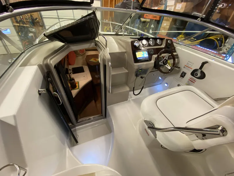Slide: The Image of Sea Ray 270 Sundancer 2009 - 30