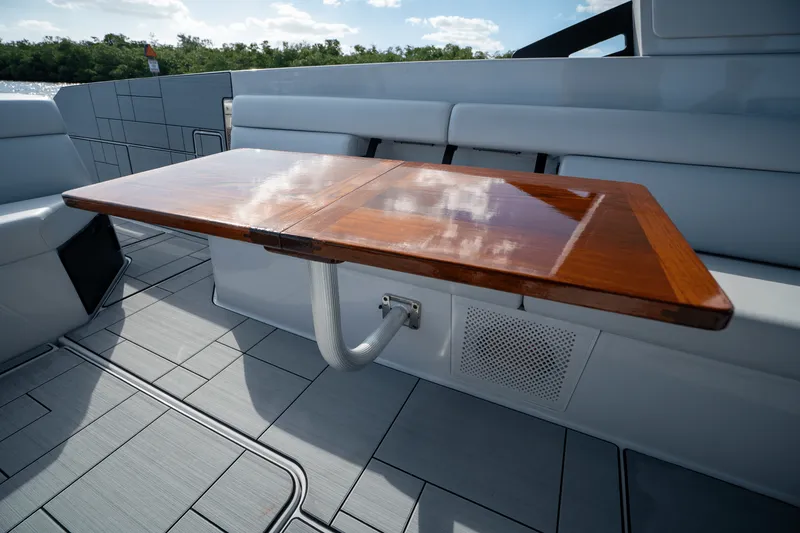 Slide: The Image of Aviara AV40 OUTBOARD 2022 - 10