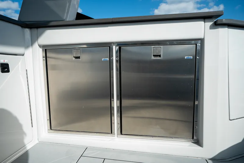 Slide: The Image of Aviara AV40 OUTBOARD 2022 - 14