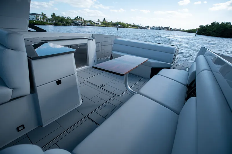 Slide: The Image of Aviara AV40 OUTBOARD 2022 - 15