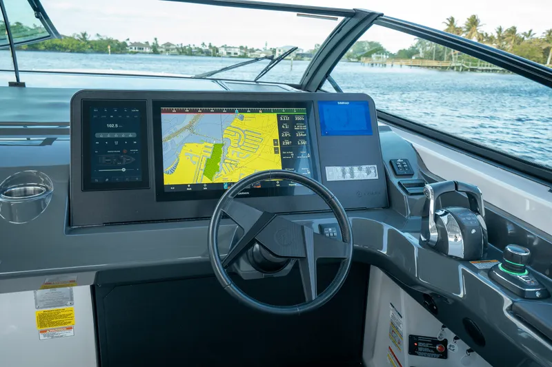 Slide: The Image of Aviara AV40 OUTBOARD 2022 - 18