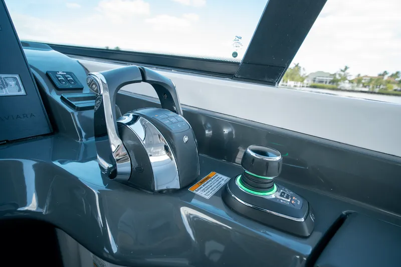 Slide: The Image of Aviara AV40 OUTBOARD 2022 - 19