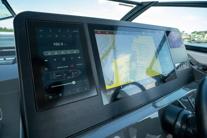 Slide: The Image of Aviara AV40 OUTBOARD 2022 - 20