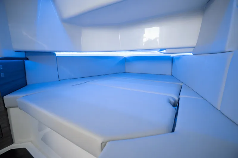 Slide: The Image of Aviara AV40 OUTBOARD 2022 - 25