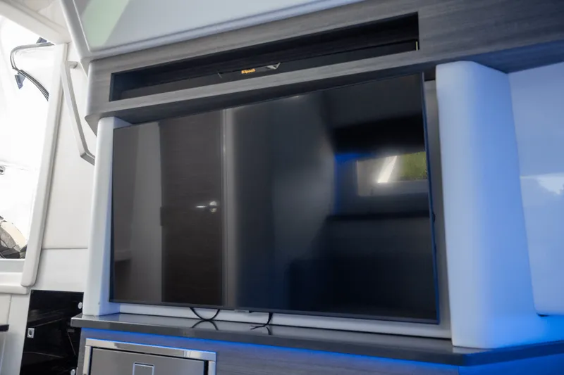 Slide: The Image of Aviara AV40 OUTBOARD 2022 - 26