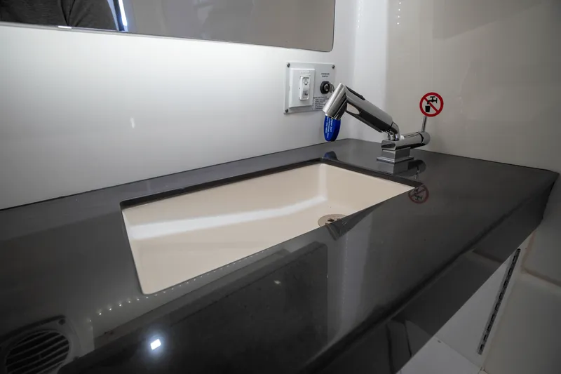 Slide: The Image of Aviara AV40 OUTBOARD 2022 - 29