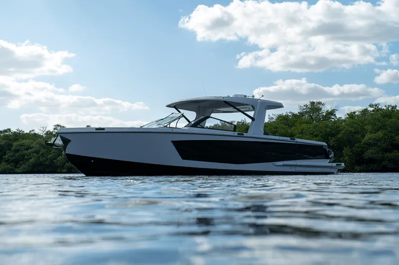 Slide: The Image of Aviara AV40 OUTBOARD 2022 - 33