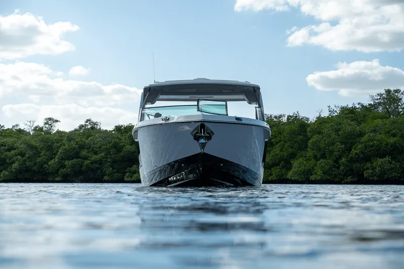 Slide: The Image of Aviara AV40 OUTBOARD 2022 - 34