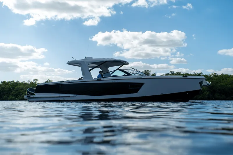 Slide: The Image of Aviara AV40 OUTBOARD 2022 - 35