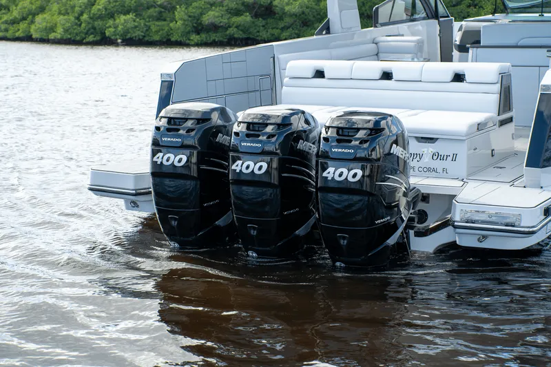 Slide: The Image of Aviara AV40 OUTBOARD 2022 - 5