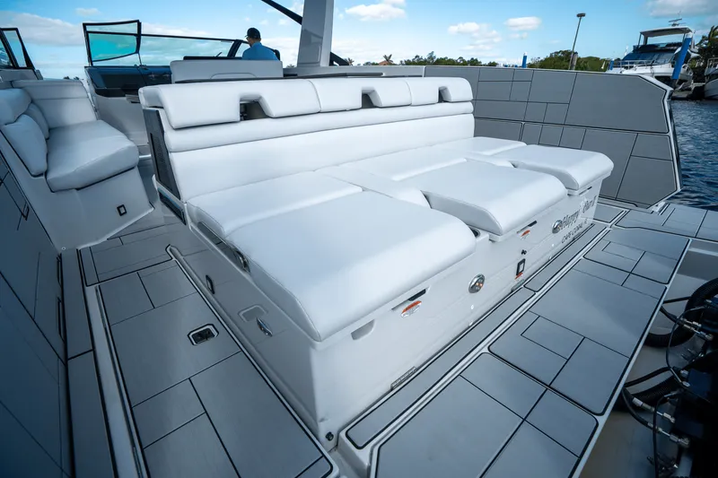 Slide: The Image of Aviara AV40 OUTBOARD 2022 - 6