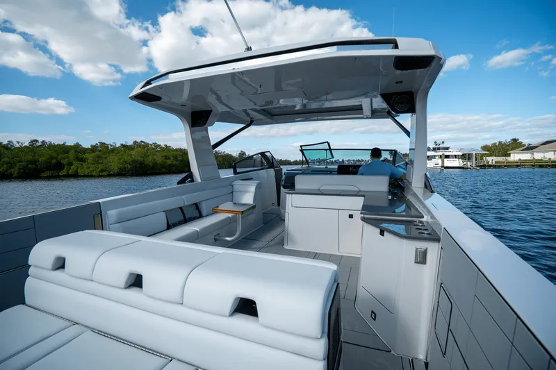 Slide: The Image of Aviara AV40 OUTBOARD 2022 - 7