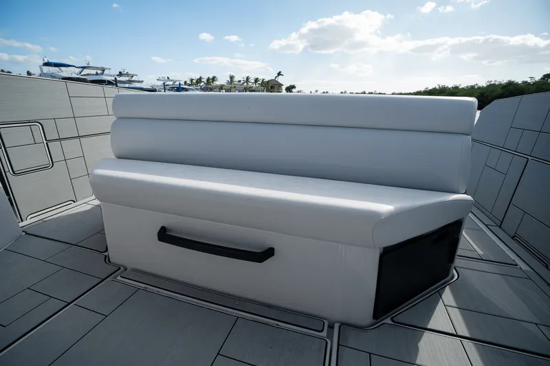 Slide: The Image of Aviara AV40 OUTBOARD 2022 - 8