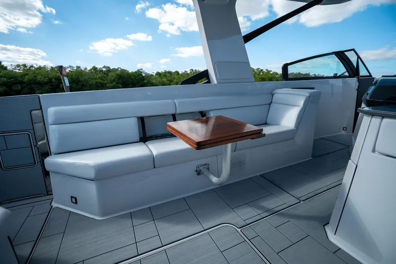 Slide: The Image of Aviara AV40 OUTBOARD 2022 - 9