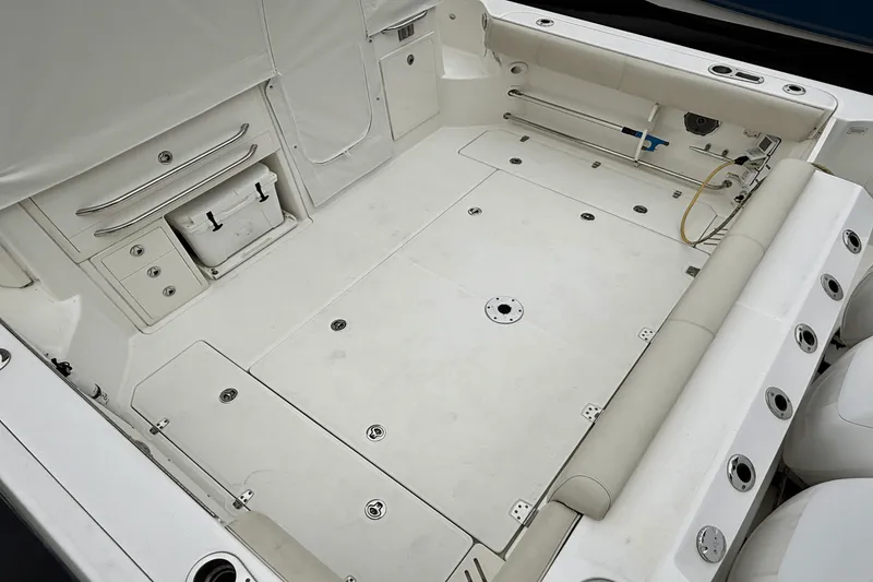 Slide: The Image of Boston Whaler 345 CONQUEST 2015 - 11