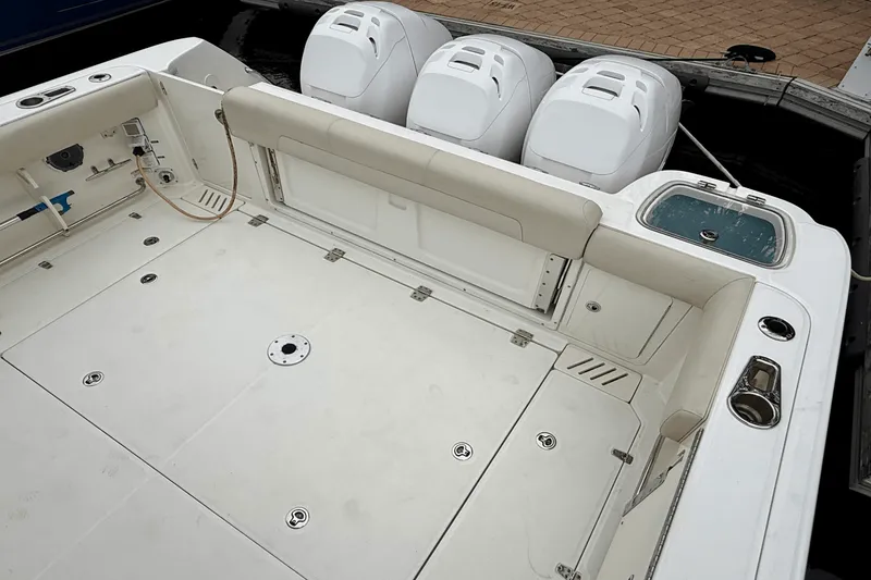 Slide: The Image of Boston Whaler 345 CONQUEST 2015 - 12