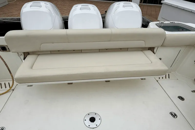 Slide: The Image of Boston Whaler 345 CONQUEST 2015 - 14