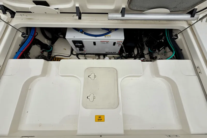 Slide: The Image of Boston Whaler 345 CONQUEST 2015 - 16