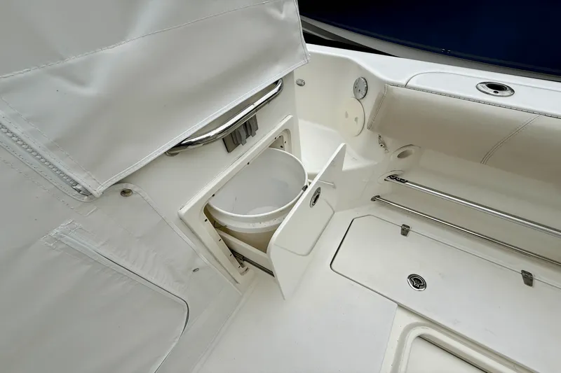 Slide: The Image of Boston Whaler 345 CONQUEST 2015 - 19
