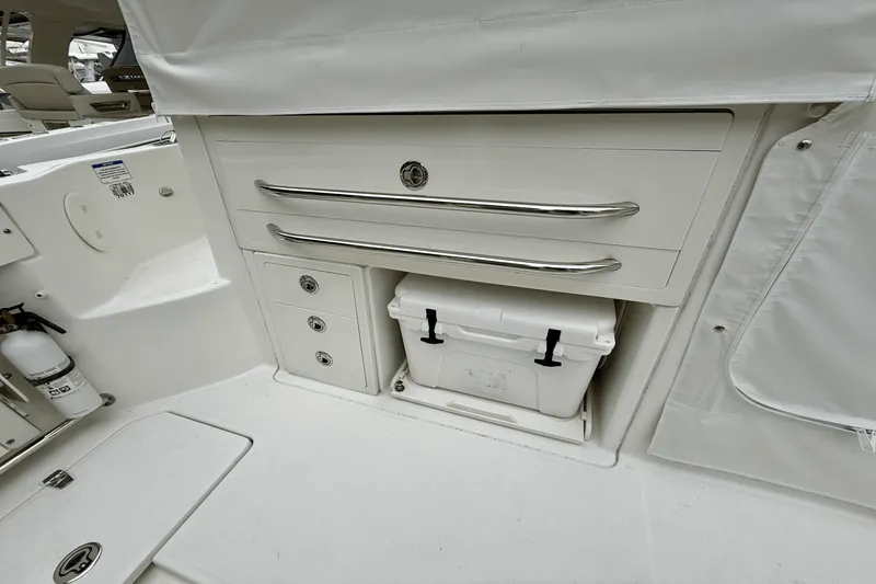 Slide: The Image of Boston Whaler 345 CONQUEST 2015 - 20