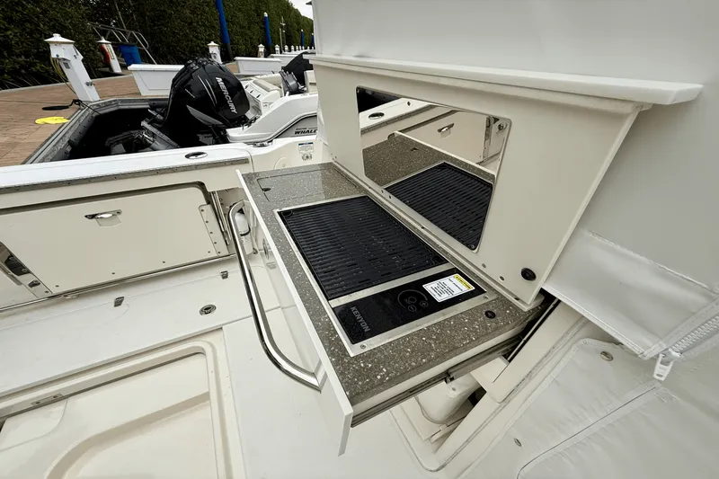 Slide: The Image of Boston Whaler 345 CONQUEST 2015 - 21