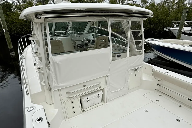 Slide: The Image of Boston Whaler 345 CONQUEST 2015 - 22