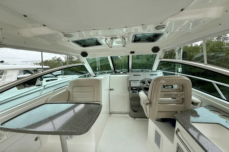Slide: The Image of Boston Whaler 345 CONQUEST 2015 - 23