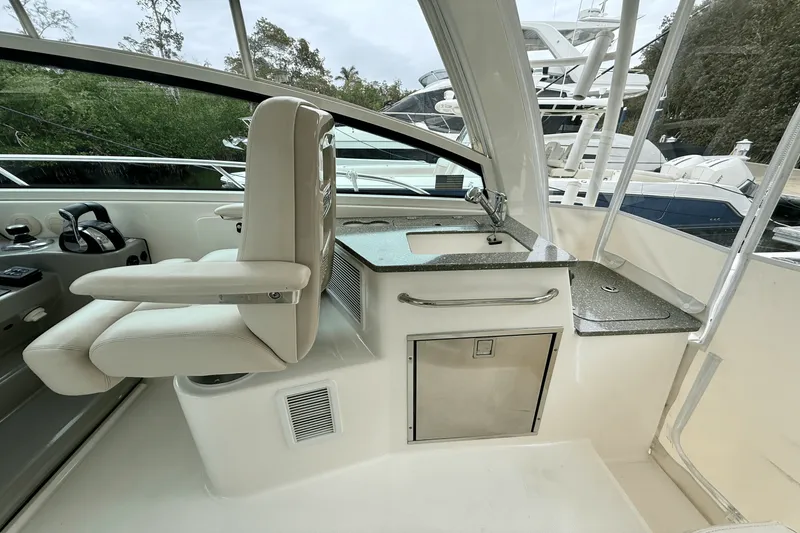 Slide: The Image of Boston Whaler 345 CONQUEST 2015 - 25