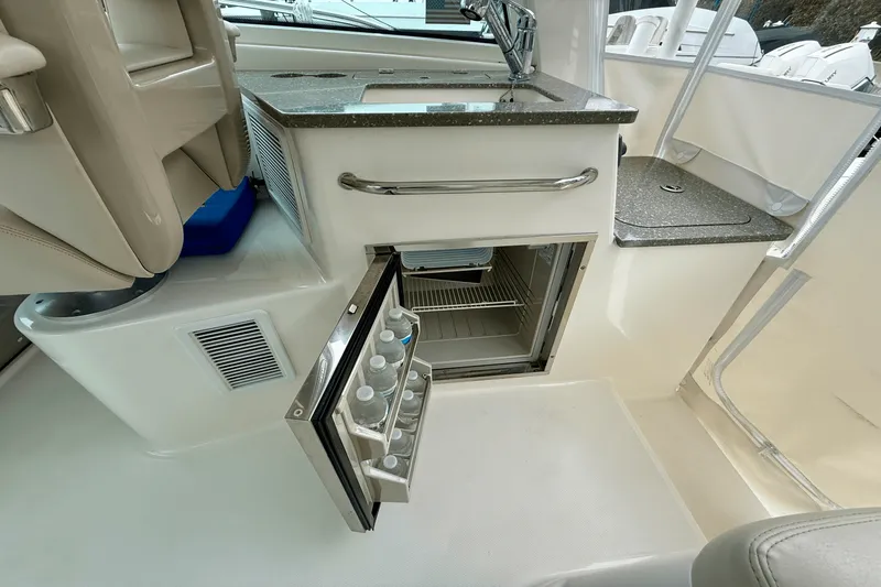 Slide: The Image of Boston Whaler 345 CONQUEST 2015 - 26