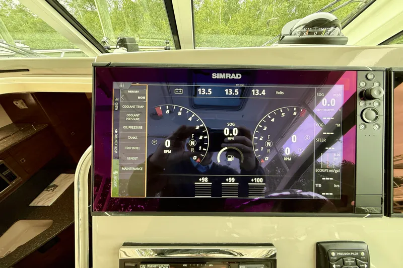 Slide: The Image of Boston Whaler 345 CONQUEST 2015 - 31