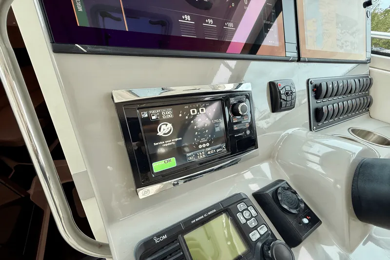 Slide: The Image of Boston Whaler 345 CONQUEST 2015 - 33