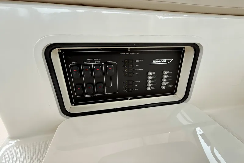 Slide: The Image of Boston Whaler 345 CONQUEST 2015 - 38